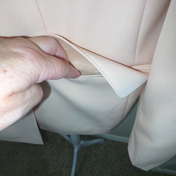 MaxMara Peach Double Breasted Button Front Virgin Wool Blazer Jacket; Size 10 - Picture 7 of 15